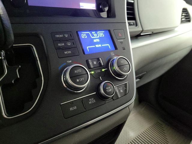 Photo of 2015 Blue Toyota Sienna