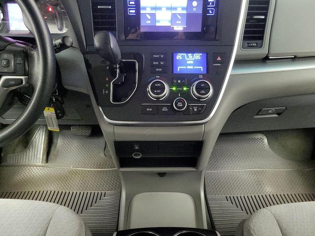 Photo of 2015 Blue Toyota Sienna