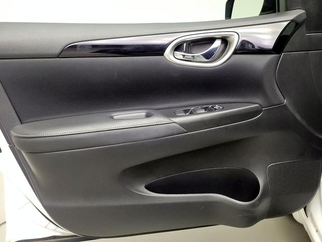 Photo of 2019 White Nissan Sentra