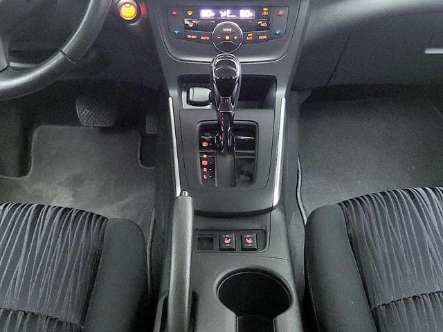 Photo of 2019 White Nissan Sentra