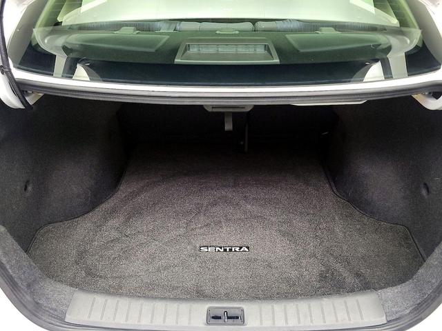 Photo of 2019 White Nissan Sentra