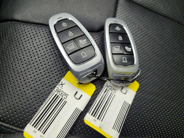 Photo of 2022 Silver Hyundai SANTA FE