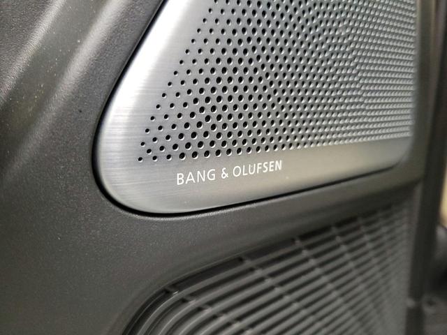 Photo of 2025 White Acura MDX