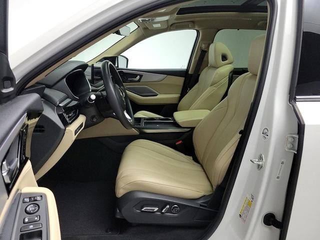 Photo of 2025 White Acura MDX