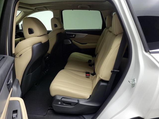 Photo of 2025 White Acura MDX