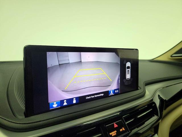 Photo of 2025 White Acura MDX