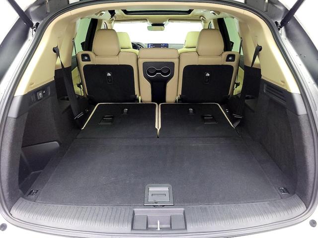 Photo of 2025 White Acura MDX
