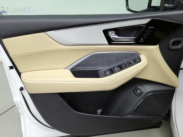 Photo of 2025 White Acura MDX