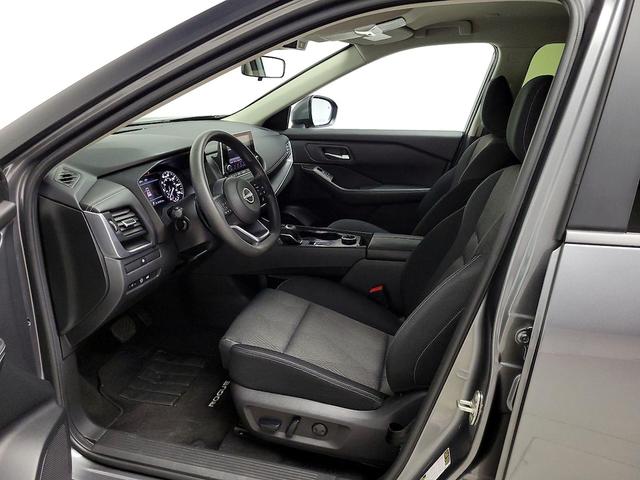 Photo of 2024 Gray Nissan Rogue