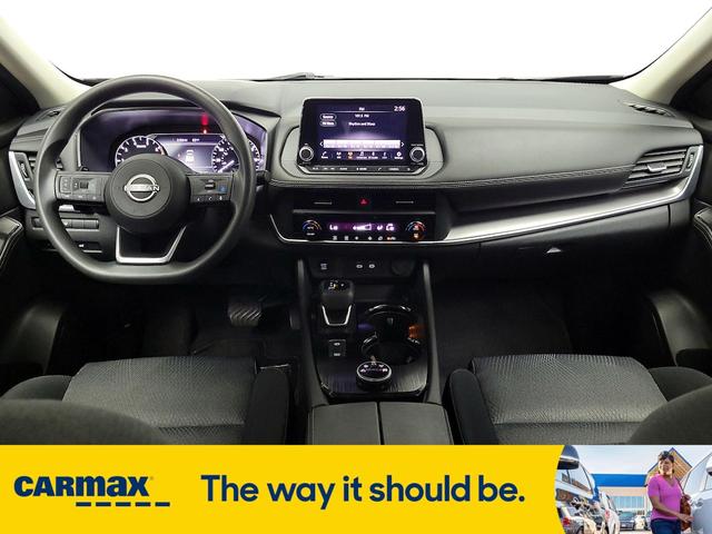 Photo of 2024 Gray Nissan Rogue
