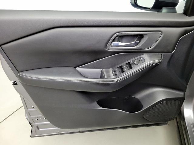 Photo of 2024 Gray Nissan Rogue