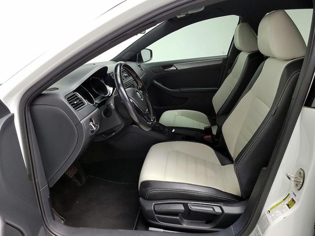 Photo of 2016 White Volkswagen Jetta