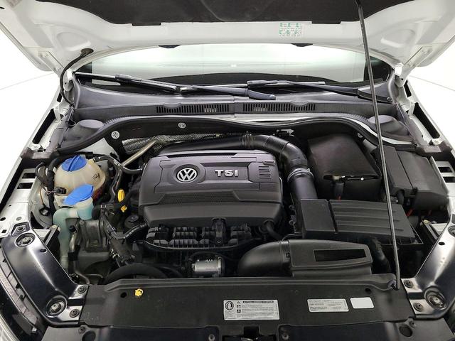 Photo of 2016 White Volkswagen Jetta