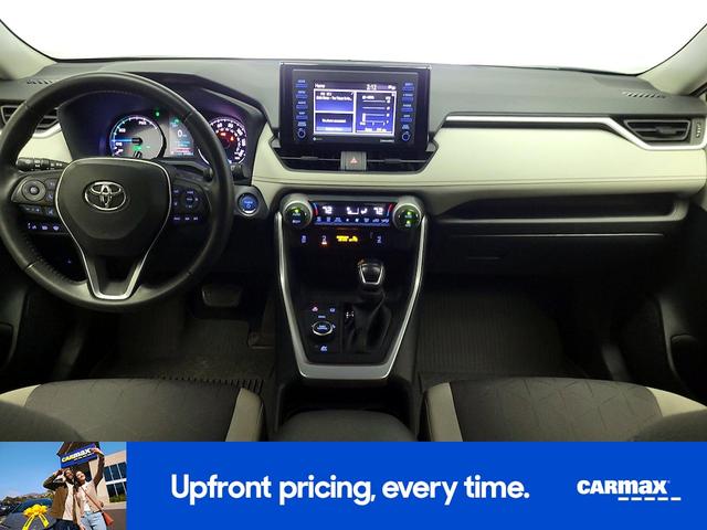 Photo of 2021 Green Toyota RAV4 Hybrid