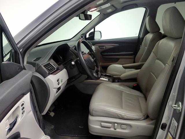 Photo of 2021 Silver Honda Pilot