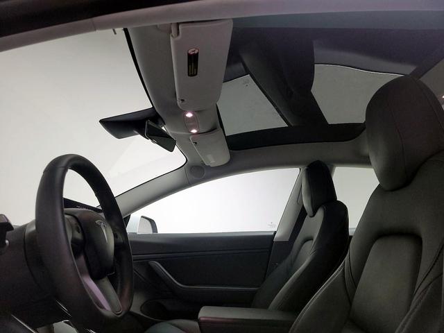 Photo of 2020 White Tesla Model 3