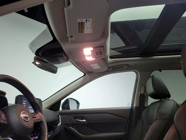 Photo of 2022 Black Nissan Rogue