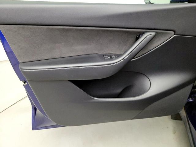 Photo of 2022 Blue Tesla Model Y