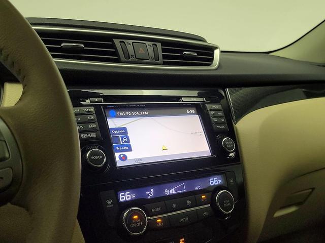 Photo of 2015 Red Nissan Rogue