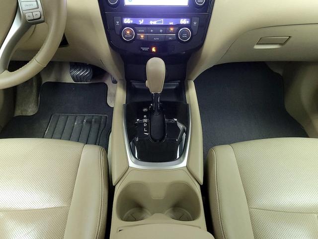 Photo of 2015 Red Nissan Rogue