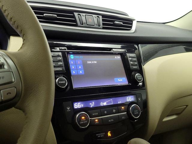 Photo of 2015 Red Nissan Rogue