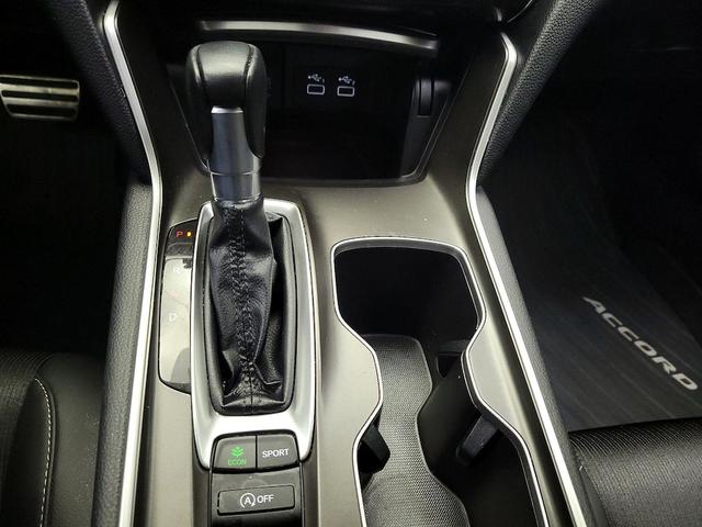 Photo of 2022 White Honda Accord