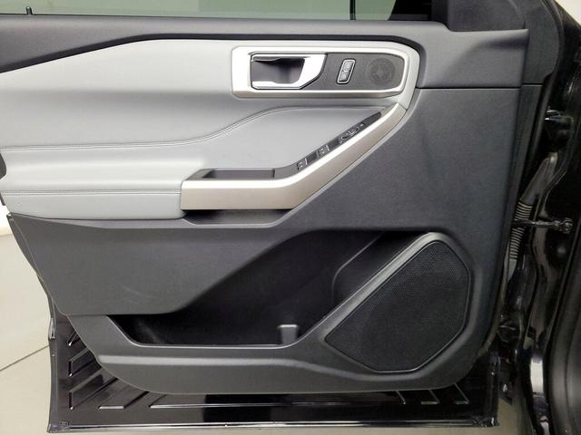 Photo of 2023 Black Ford Explorer