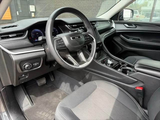 Photo of 2023 Gray Jeep Grand Cherokee L