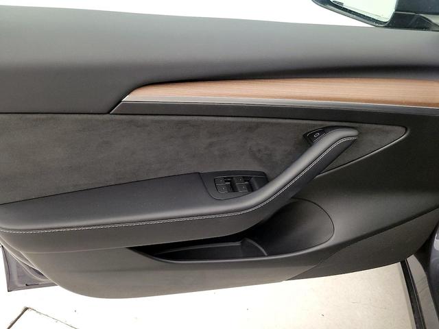 Photo of 2023 Gray Tesla Model 3