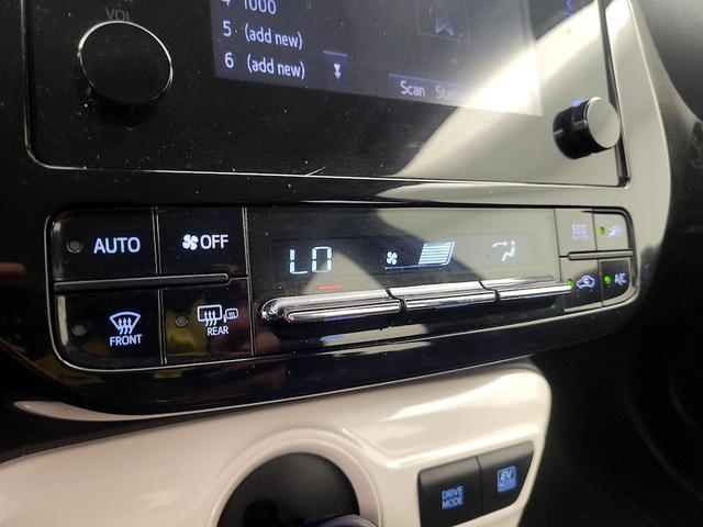 Photo of 2016 Blue Toyota Prius
