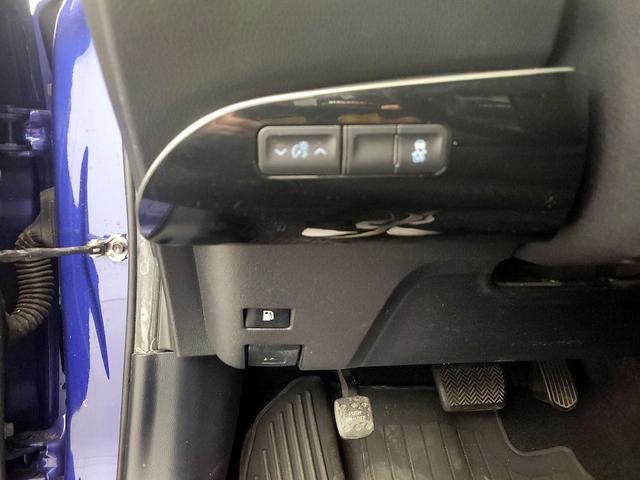 Photo of 2016 Blue Toyota Prius
