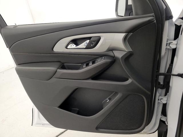 Photo of 2021 White Chevrolet Traverse