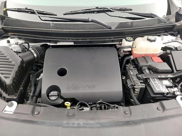 Photo of 2021 White Chevrolet Traverse