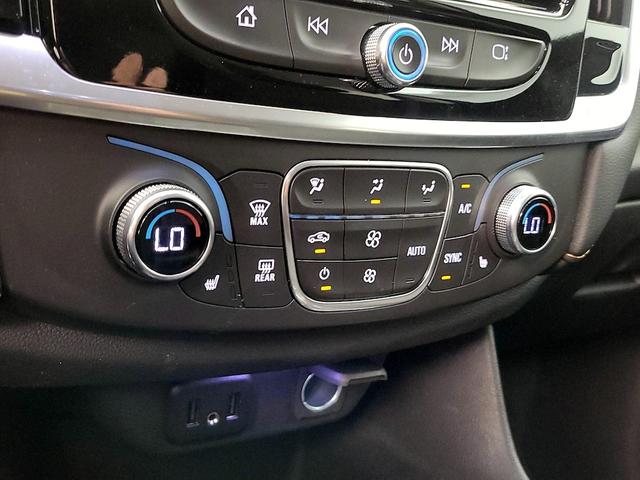 Photo of 2021 White Chevrolet Traverse
