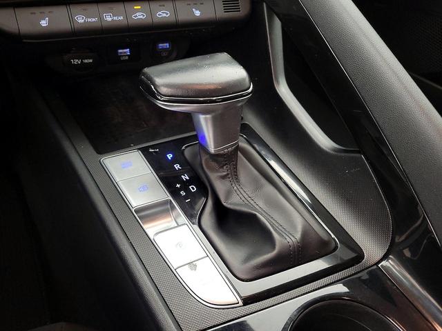 Photo of 2022 Black Hyundai ELANTRA