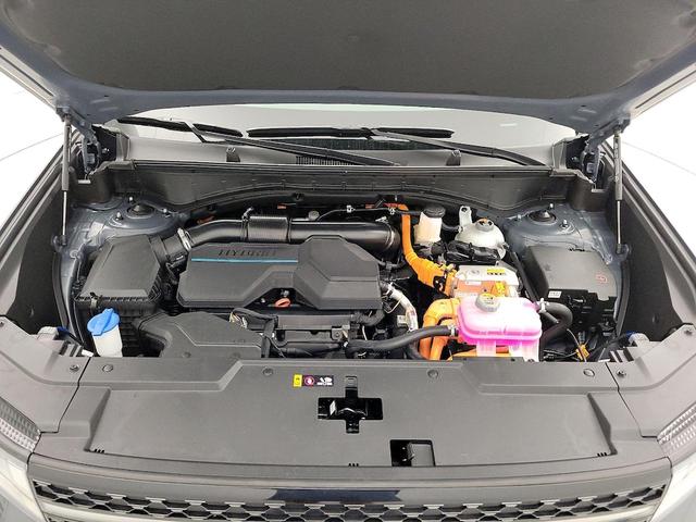 Photo of 2025 Gray Hyundai SANTA FE HEV