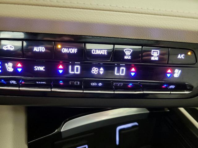 Photo of 2021 White Buick Envision
