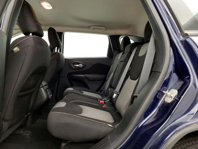 Photo of 2015 Blue Jeep Cherokee
