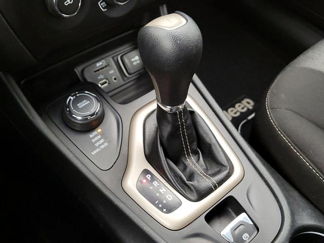 Photo of 2015 Blue Jeep Cherokee