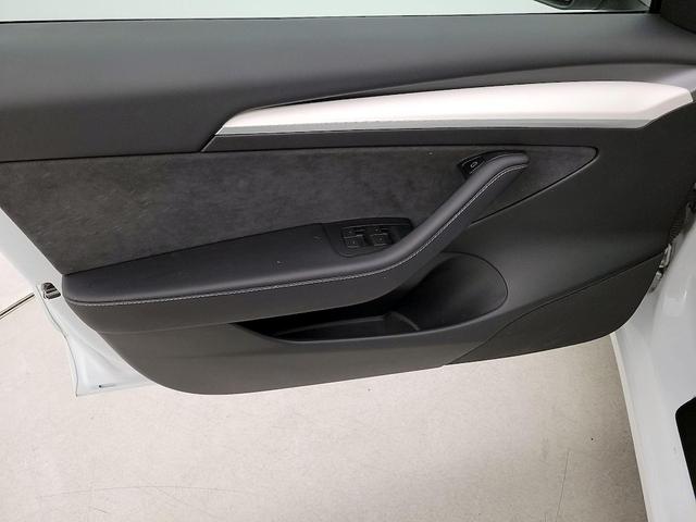 Photo of 2023 White Tesla Model 3