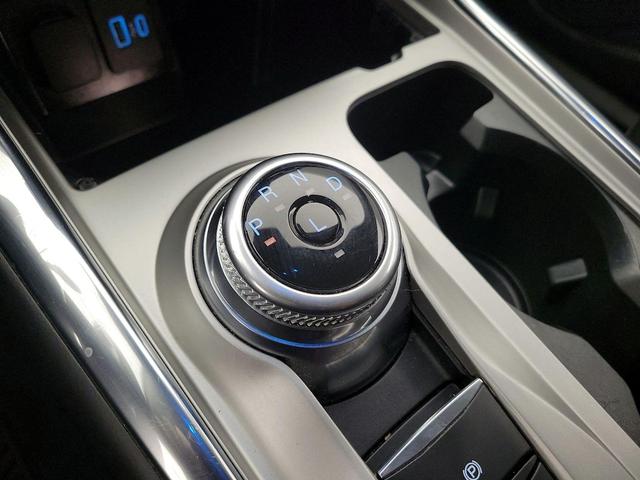 Photo of 2022 White Ford Explorer