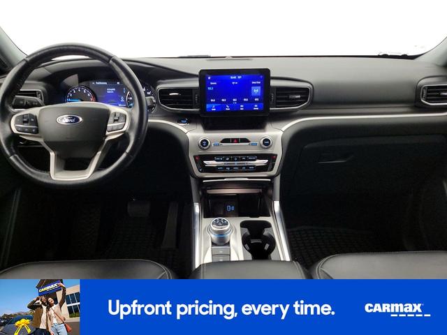 Photo of 2022 White Ford Explorer