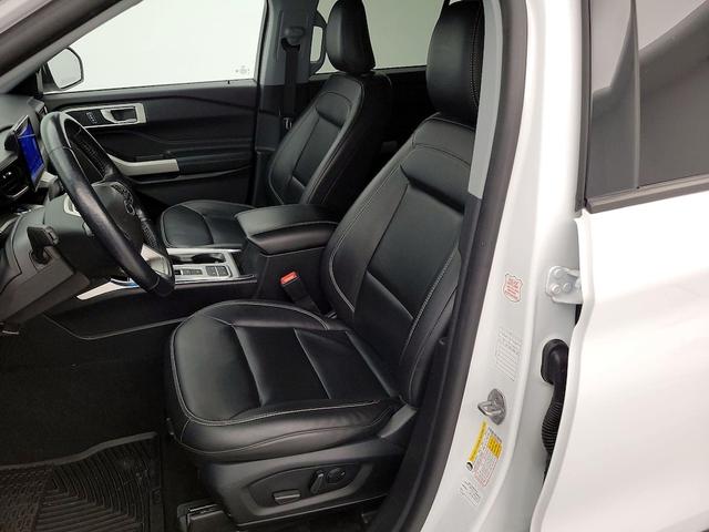 Photo of 2022 White Ford Explorer