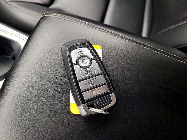 Photo of 2022 White Ford Explorer