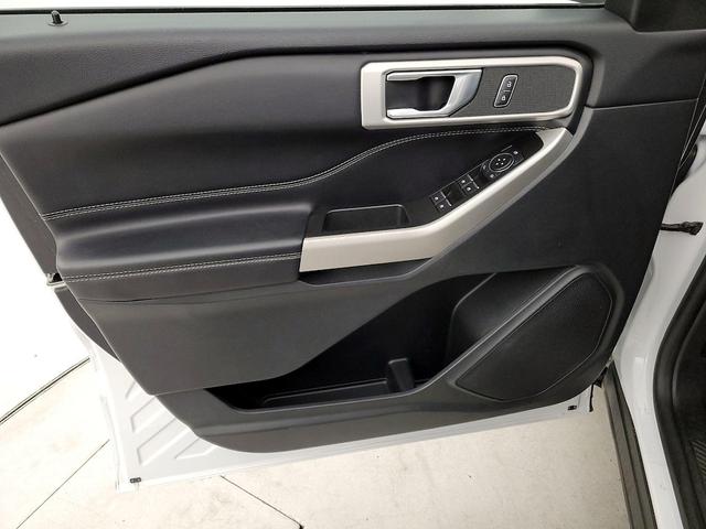 Photo of 2022 White Ford Explorer