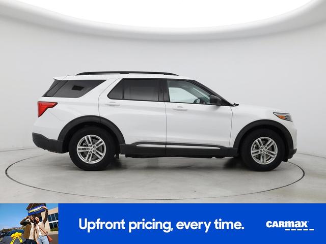Photo of 2022 White Ford Explorer