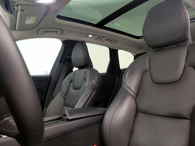 Photo of 2023 White Volvo XC60