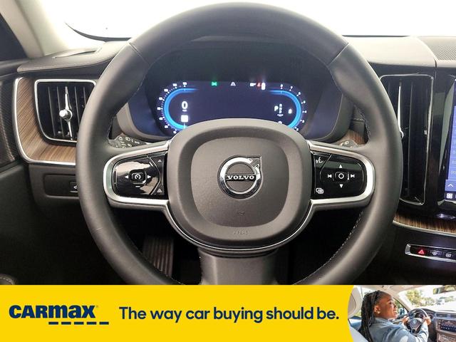 Photo of 2023 White Volvo XC60