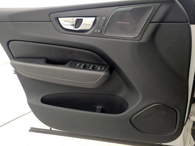 Photo of 2023 White Volvo XC60