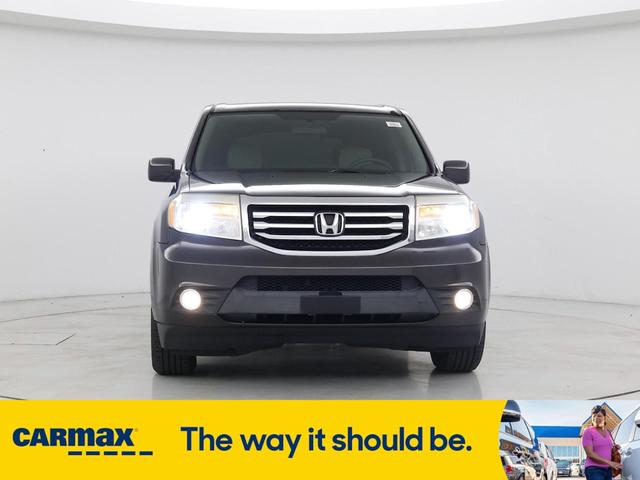 Photo of 2014 Gray Honda Pilot